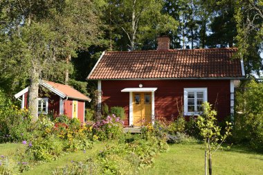 İsveçli kırmızı küçük evi