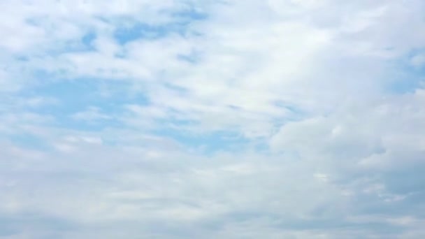 Wolken in de lucht verplaatsen — Stockvideo