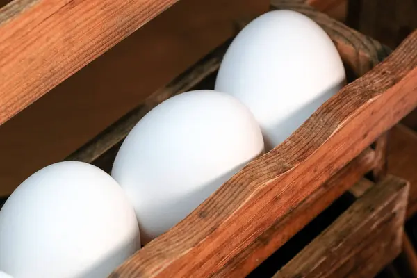 White Raw Chicken Eggs Lie Old Wooden Stand Close Macro — Foto Stock