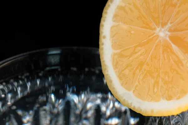 Limonata Gassata Con Limone Vetro Trasparente Fotografia Macro Close — Foto Stock