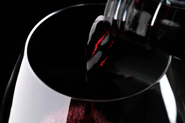 Red Dry Wine Poured Glass Black Background Close Macro Photography — Stock Photo, Image