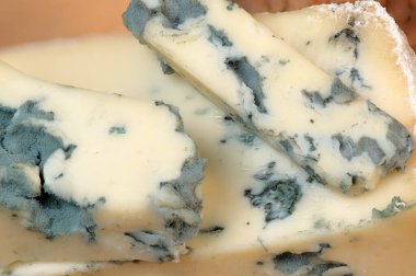 Mavi küflü inek peyniri yakın çekim makro fotoğraf.