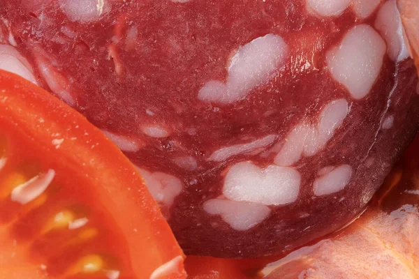 Salsiccia Affumicata Cruda Tagliata Fette Sottili Alimentari Carne Sfondo Primo — Foto Stock
