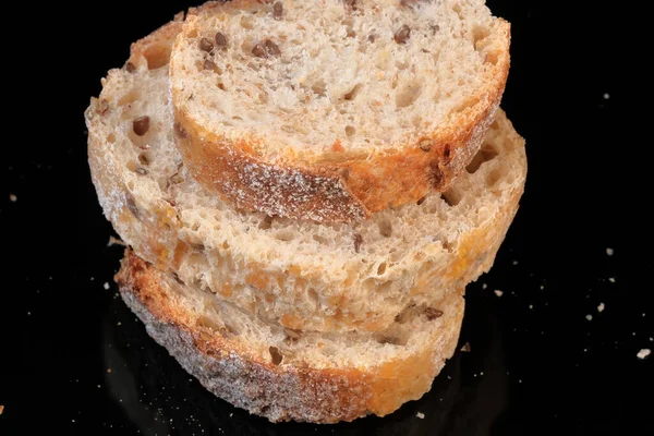 Baguette Hogar Grano Entero Rodajas Sobre Fondo Negro Fotografía Macro — Foto de Stock