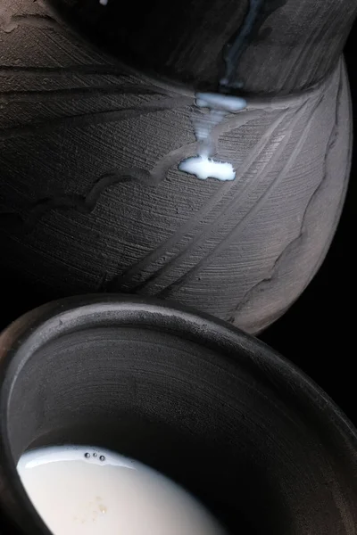 Fresh Pasteurized Cow Milk Bowl Black Clay Black Background Close — Stock Photo, Image
