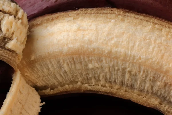 Delicioso Doce Maduro Banana Vermelha Close Fundo Preto Macrofotografia — Fotografia de Stock