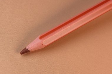 Kahverengi arkaplan üzerinde minimalist kompozisyon kahverengi kalem soyut makro fotoğraf