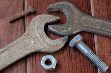 Geçen yüzyılın eski ingilizceleri. Ahşap kahverengi arka plan makro fotoğrafçılığı.