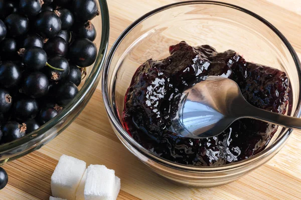 Ripe Black Currant Berries Kitchen Table Next Bowl Currant Jam — Stock Photo, Image