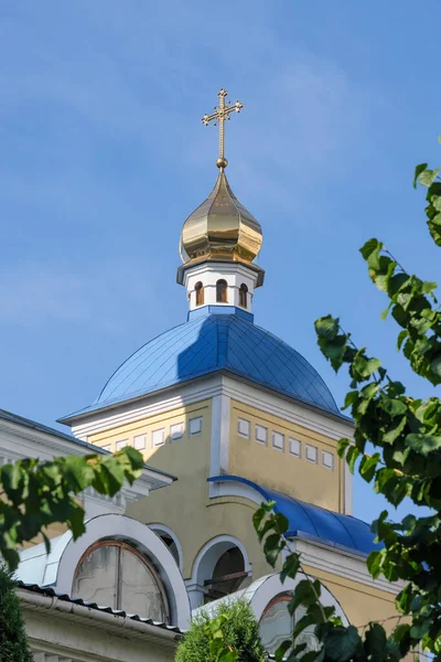 Ukrainian Kiev Orthodox Church Background Blue Cloudless Summer Sky — Stockfoto
