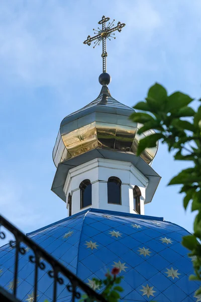 Ukrainian Kiev Orthodox Church Background Blue Cloudless Summer Sky — Stockfoto