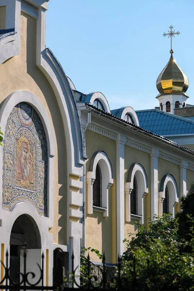 Ukrainian Kiev Orthodox Church Background Blue Cloudless Summer Sky — Stockfoto