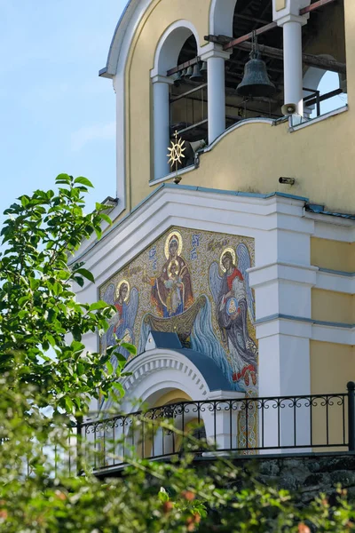 Ukrainian Kiev Orthodox Church Background Blue Cloudless Summer Sky — Stockfoto