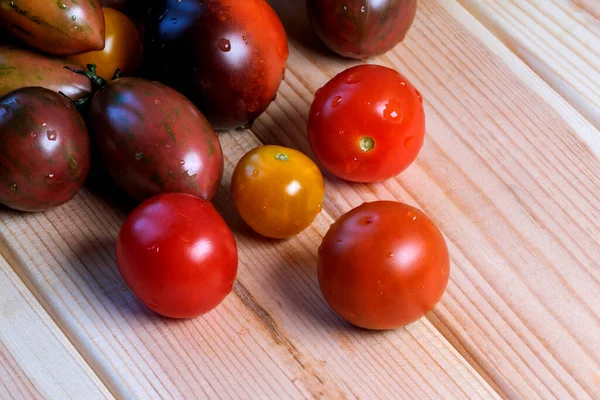 Multi Colored Ripe Small Tomatoes Different Varieties Lie Wooden Table — Stock Photo, Image