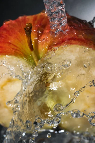 Half Red Ripe Sweet Apple Stream Clean Water Close Macro — Stock Photo, Image