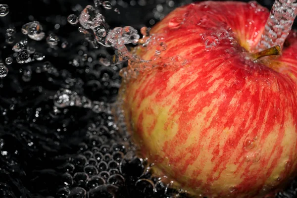 Red Ripe Sweet Apple Stream Clean Water Close Macro Photography — Stock Photo, Image