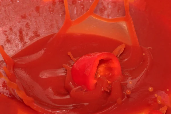 Fundo Supermercado Vermelho Suco Tomate Com Pimenta Doce Splash Close — Fotografia de Stock