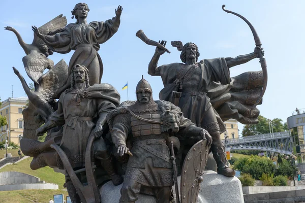 Sculpturale Fractie over onafhankelijkheid maidan in kiev — Stockfoto