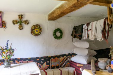 Tipik bir eski Ukraynalı köy evinin iç