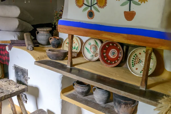 L'intérieur d'une vieille maison de village ukrainienne typique — Photo