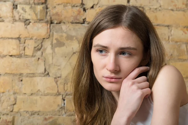 Portret van een schattige jonge vrouw — Stockfoto