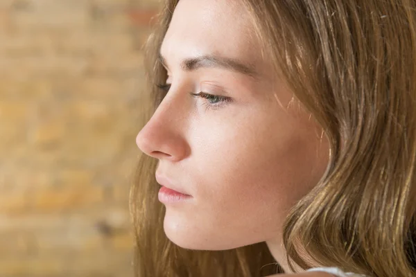 Retrato de uma jovem mulher bonita — Fotografia de Stock