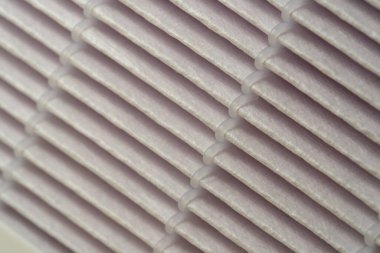 Yakından bakınca, temiz hava filtresinin kapalı hava kalitesini arttırmaya hazır olduğunu görüyoruz..