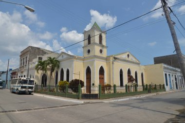 Küba, Cardenas - 19 Mart 2018 Şehir merkezindeki cadde.