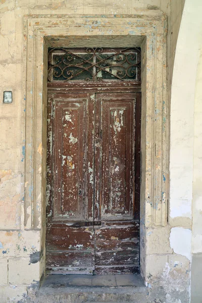 Brown Wooden Door Stone Wall — Stock Photo, Image