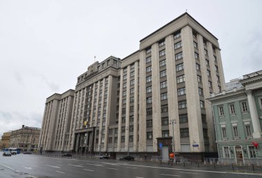 Moskova, Rusya - 4 Mayıs 2021: Rusya Federasyonu Devlet Duma Binası, Rusya.