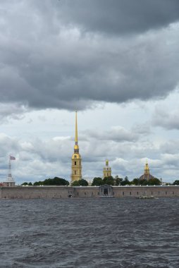 St. Petersburg, Rusya - 28 Temmuz 2021 Neva Nehri manzarası.