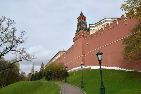 Россия Москва Башни Московского Кремля Александровского Сада — стоковое фото