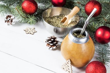 Yılbaşı fotoğrafı. Yerba dostum, Noel süsüyle iç.