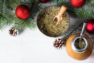 Yılbaşı fotoğrafı. Yerba dostum, Noel süsüyle iç.