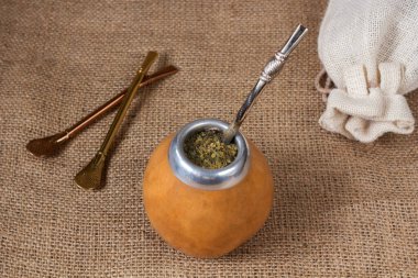 Yerba mate içkisi. Doğal uyarıcı.