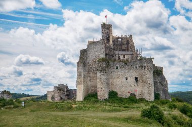 Mirow Ortaçağ şatosu kalıntıları, Silezya, Polonya.