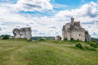 Mirow Ortaçağ şatosu kalıntıları, Silezya, Polonya.