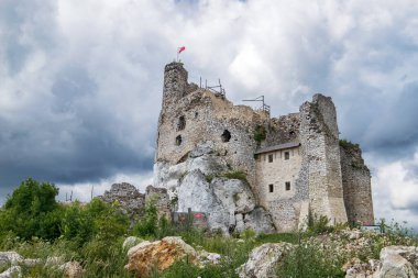 Mirow Ortaçağ şatosu kalıntıları, Silezya, Polonya.