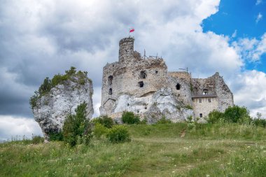 Mirow Ortaçağ şatosu kalıntıları, Silezya, Polonya.