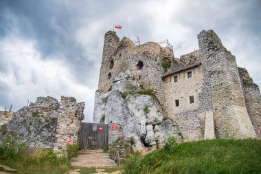 Mirow Ortaçağ şatosu kalıntıları, Silezya, Polonya.