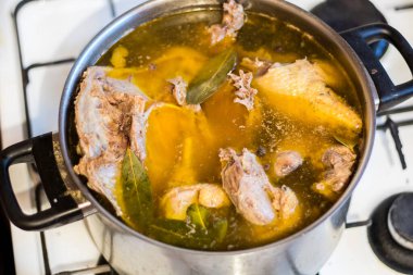 Taze tavuk çorbası.