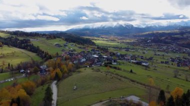 Polonya Tatra Dağları üzerinde insansız hava aracı manzarası 4K seyahat doğası