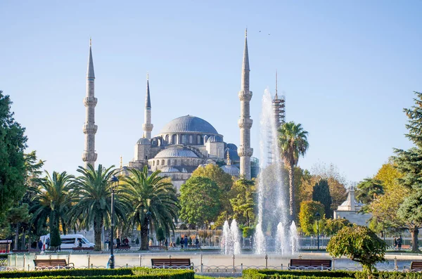 伊斯坦布尔广场的蓝色清真寺 — 图库照片