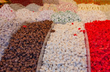 Markette zeytin yeşili bitmiş gıda ürünü