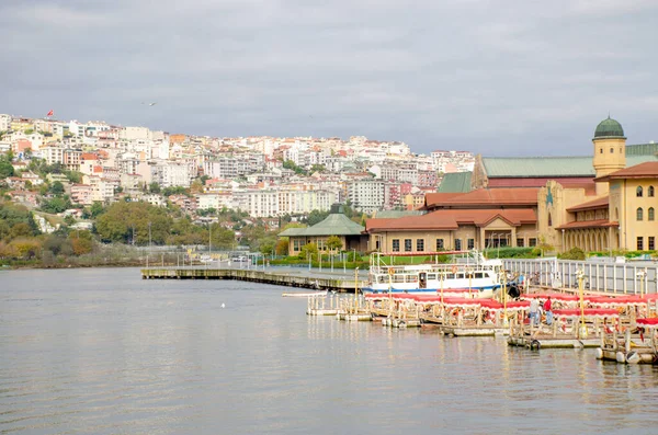 Frente Mar Con Barcos Hermoso Paisaje Con Vistas Ciudad — Foto de Stock