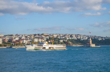Bir manzara manzarası Türkiye 'nin İstanbul' daki Bakire Kulesi deniz kıyısından bir manzara