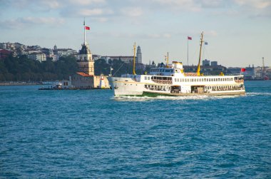 Bir manzara manzarası Türkiye 'nin İstanbul' daki Bakire Kulesi deniz kıyısından bir manzara