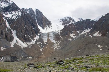 Aktru Rusya 'ya giden Altai Dağı buzulu