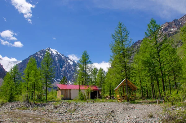 Schöne Landschaft Ein Haus Gebirge Altai Russland — Stockfoto