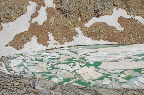 高山间的阿尔泰蓝湖冰川Aktru — 图库照片